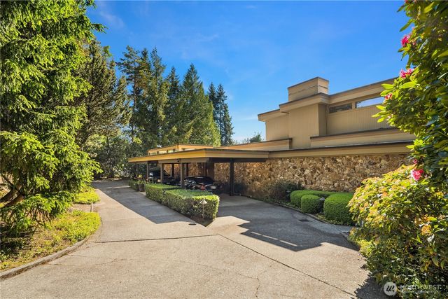 3111 Hunts Point Circle, Hunts Point, WA 98004