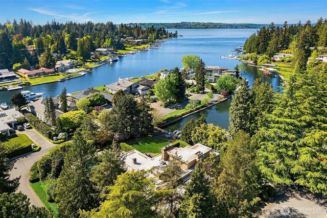 3111 Hunts Point Circle, Hunts Point, WA 98004