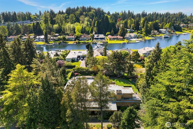3111 Hunts Point Circle, Hunts Point, WA 98004