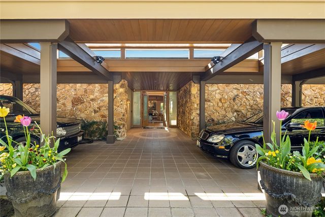 3111 Hunts Point Circle, Hunts Point, WA 98004