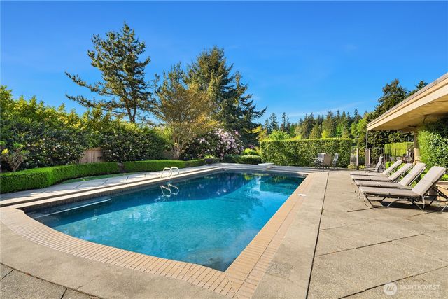 3111 Hunts Point Circle, Hunts Point, WA 98004