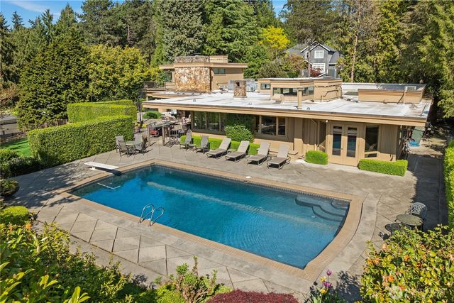 3111 Hunts Point Circle, Hunts Point, WA 98004