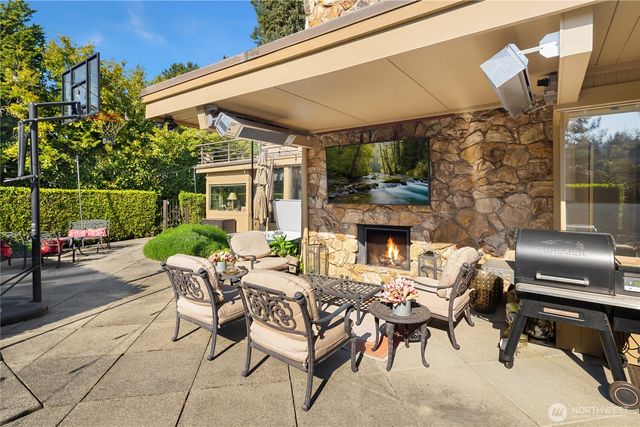 3111 Hunts Point Circle, Hunts Point, WA 98004