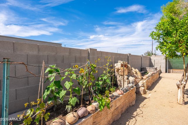 1916 N JAY Street, Chandler, AZ 85225