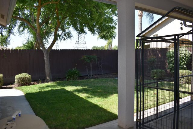 829 E Green Acres Drive, Fresno, CA 93720