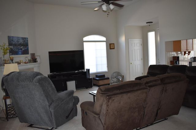 829 E Green Acres Drive, Fresno, CA 93720