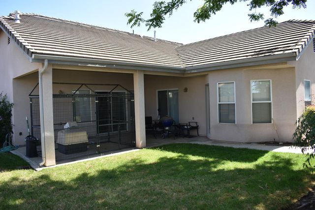 829 E Green Acres Drive, Fresno, CA 93720
