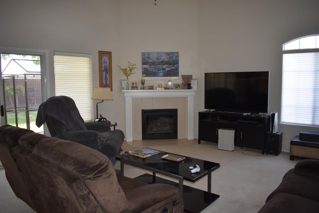 829 E Green Acres Drive, Fresno, CA 93720