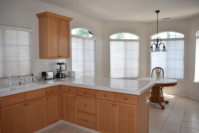 829 E Green Acres Drive, Fresno, CA 93720