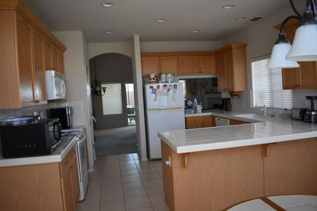 829 E Green Acres Drive, Fresno, CA 93720