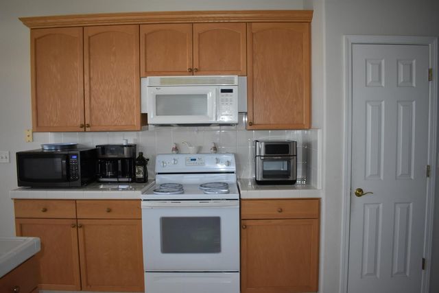 829 E Green Acres Drive, Fresno, CA 93720