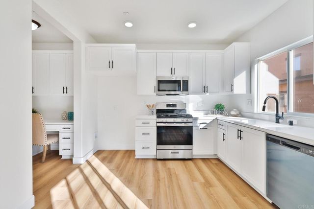 511 N Lark Ellen Avenue F, Covina, CA 91722