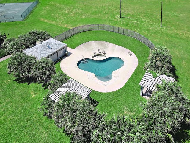 18815 Shaman Drive, Galveston, TX 77554