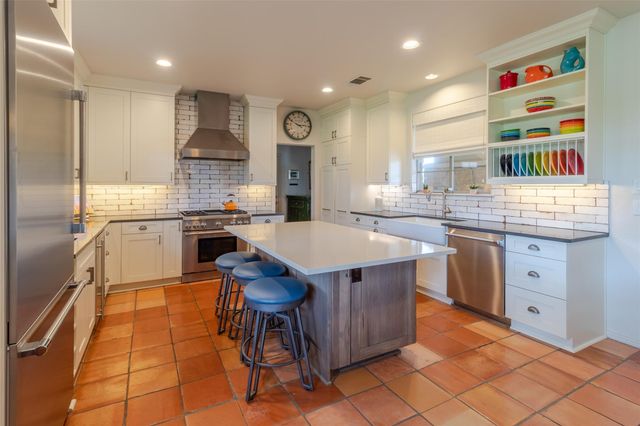 515 East TRL, Spicewood, TX 78669