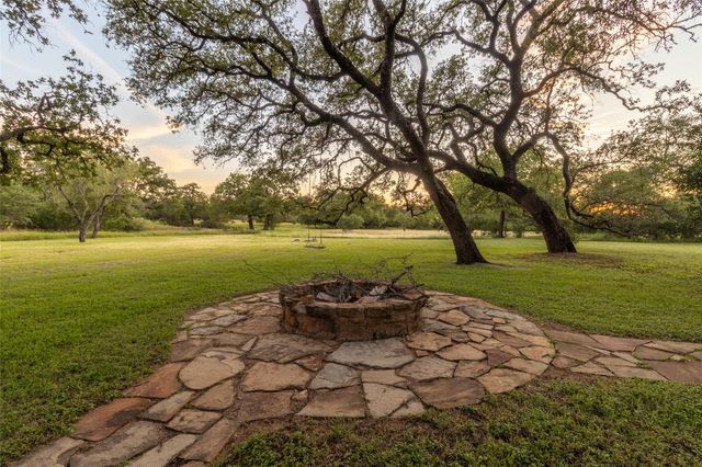 515 East TRL, Spicewood, TX 78669