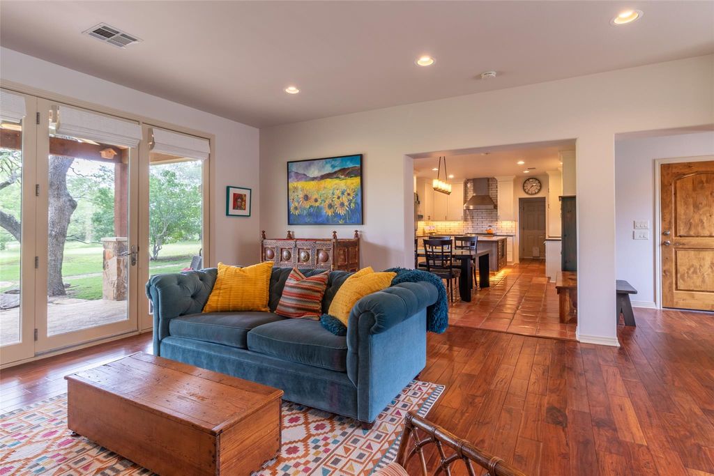 515 East TRL, Spicewood, TX 78669