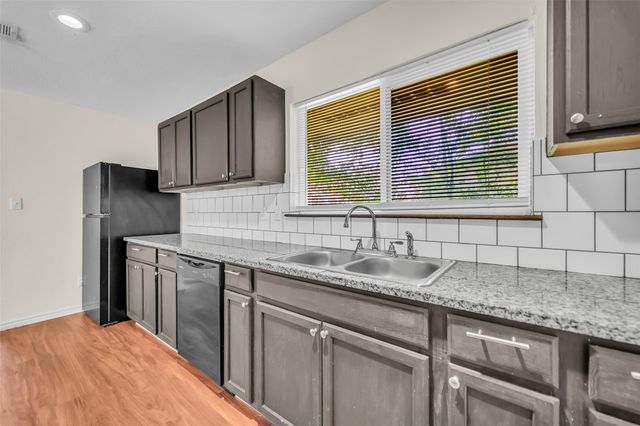 201-A W Mink Street, Willis, TX 77378