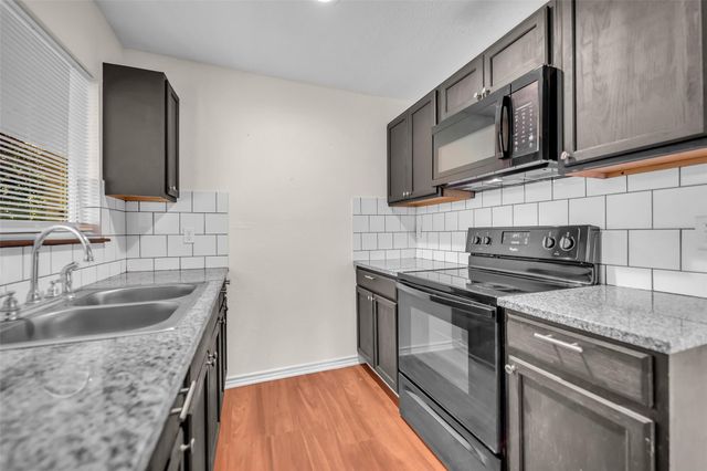 201-A W Mink Street, Willis, TX 77378