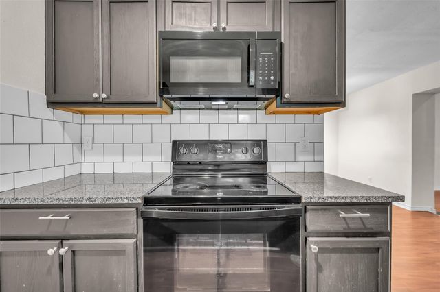 201-A W Mink Street, Willis, TX 77378