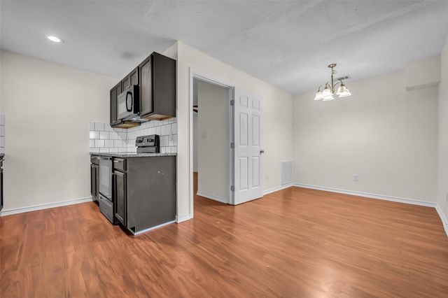 201-A W Mink Street, Willis, TX 77378
