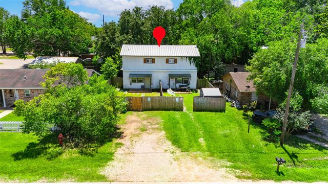 201-A W Mink Street, Willis, TX 77378