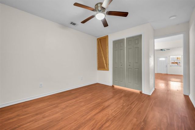 201-A W Mink Street, Willis, TX 77378