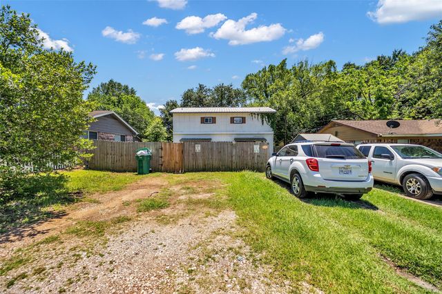 201-A W Mink Street, Willis, TX 77378