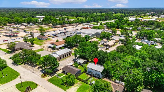 201-A W Mink Street, Willis, TX 77378