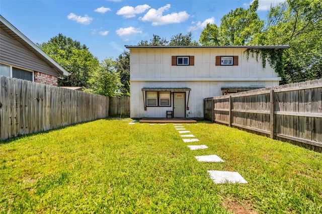201-A W Mink Street, Willis, TX 77378