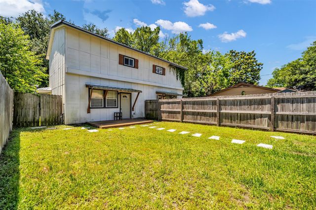 201-A W Mink Street, Willis, TX 77378