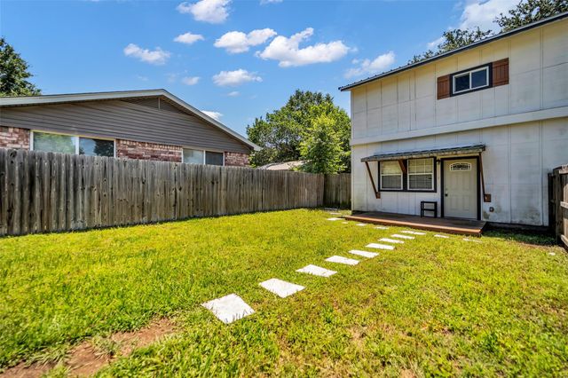 201-A W Mink Street, Willis, TX 77378