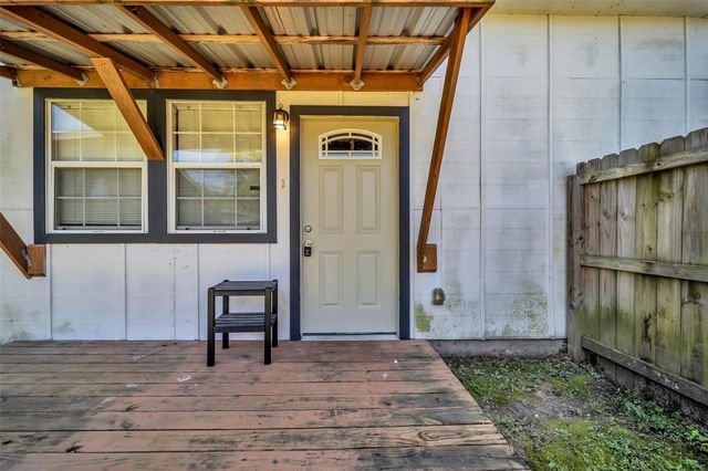 201-A W Mink Street, Willis, TX 77378