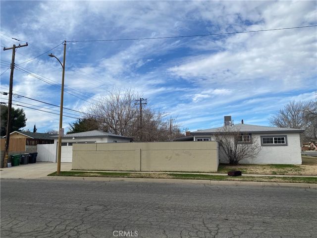 646 E Nugent, Lancaster, CA 93535