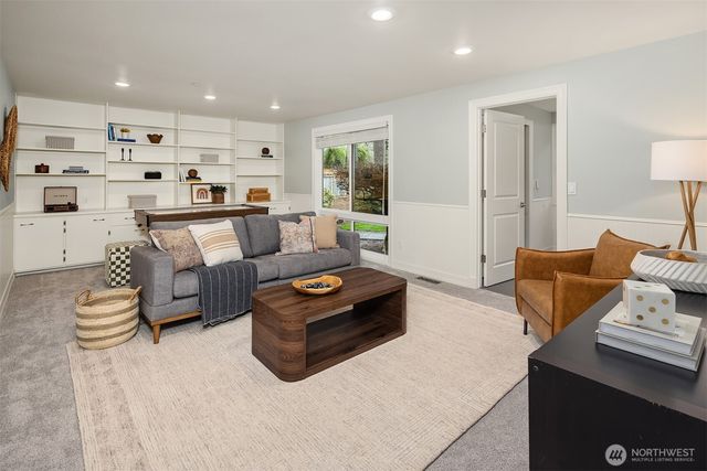 16225 NE 112th Court, Redmond, WA 98052