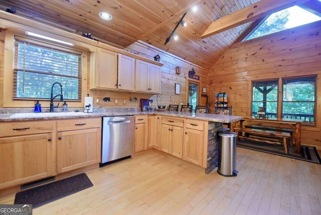 93 Deer Hunter Trail 1A, Blue Ridge, GA 30513