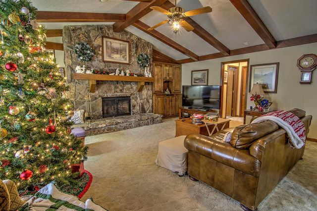 702 Lake Hills Drive, Trenton, GA 30752