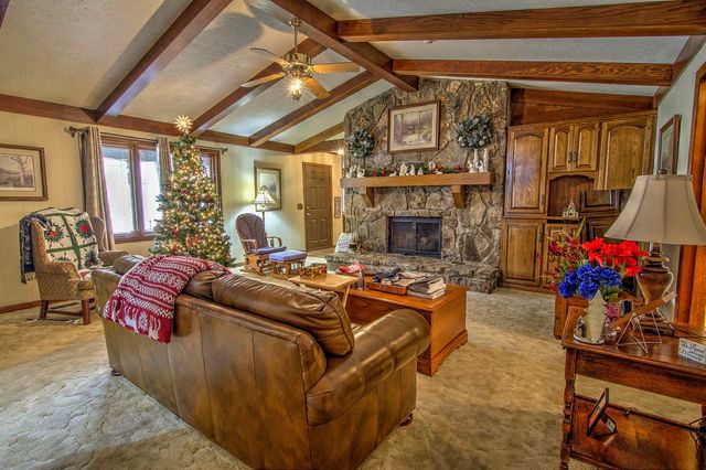 702 Lake Hills Drive, Trenton, GA 30752