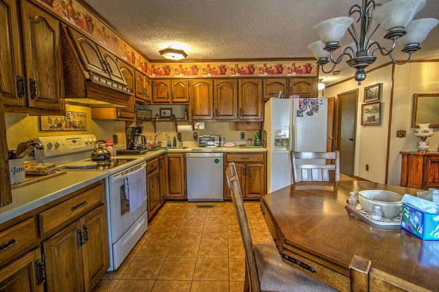 702 Lake Hills Drive, Trenton, GA 30752