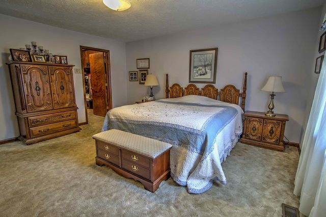 702 Lake Hills Drive, Trenton, GA 30752