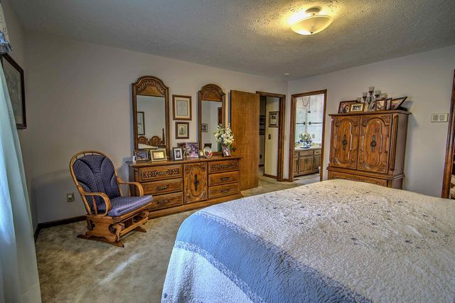 702 Lake Hills Drive, Trenton, GA 30752