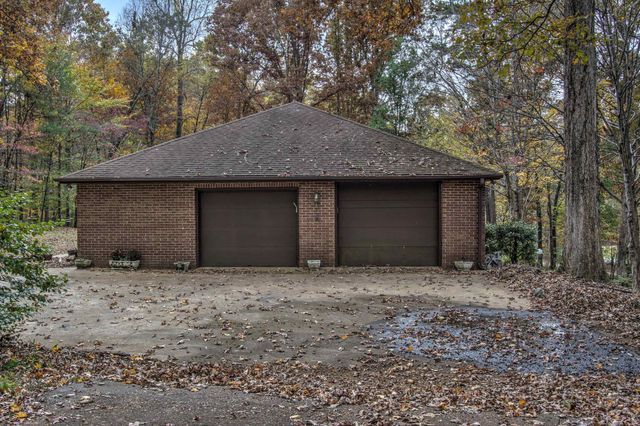 702 Lake Hills Drive, Trenton, GA 30752