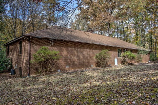 702 Lake Hills Drive, Trenton, GA 30752