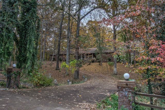 702 Lake Hills Drive, Trenton, GA 30752