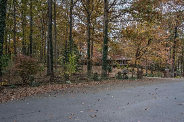 702 Lake Hills Drive, Trenton, GA 30752