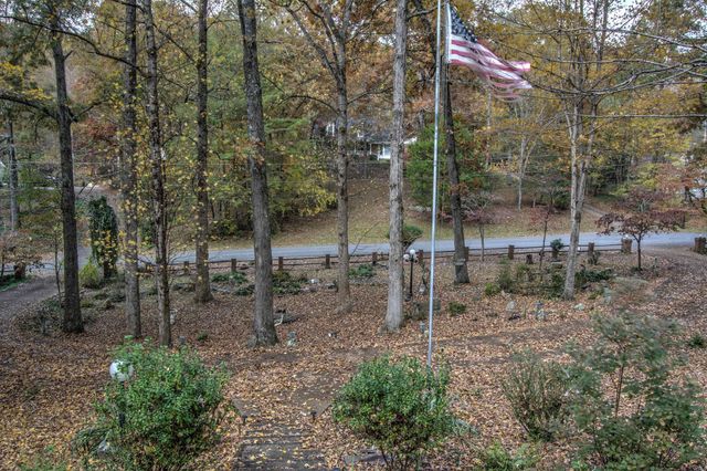 702 Lake Hills Drive, Trenton, GA 30752