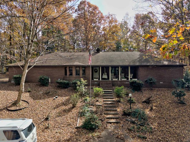 702 Lake Hills Drive, Trenton, GA 30752