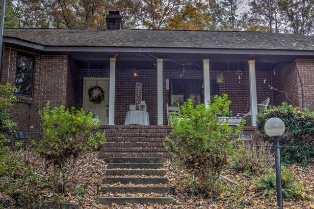 702 Lake Hills Drive, Trenton, GA 30752