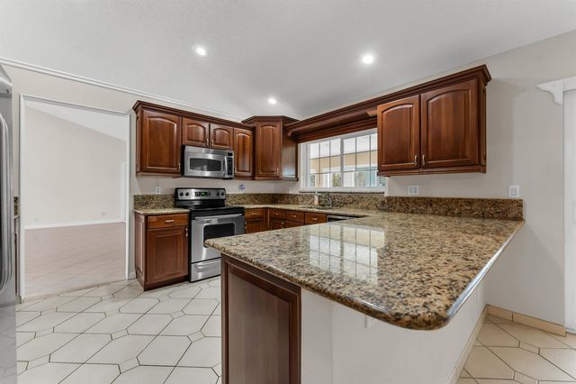 6083 SUNBERRY Circle, Boynton Beach, FL 33437