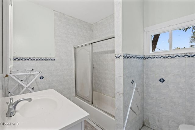 1047 Bridge Street, Schenectady, NY 12303