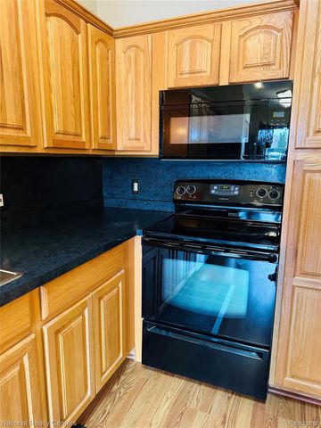 25447 Concord Lane 3, South Lyon, MI 48178